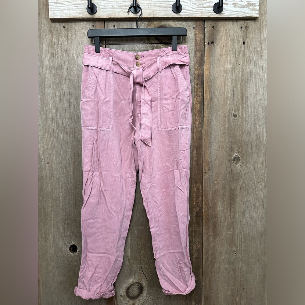 NWOT American Eagle Super High Waisted Taper Pant in Pink Size 6 Regular Women’s